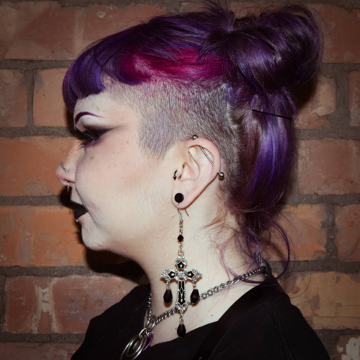 Gothic Cross Black Crystals Earrings | Occult Patches & Pins