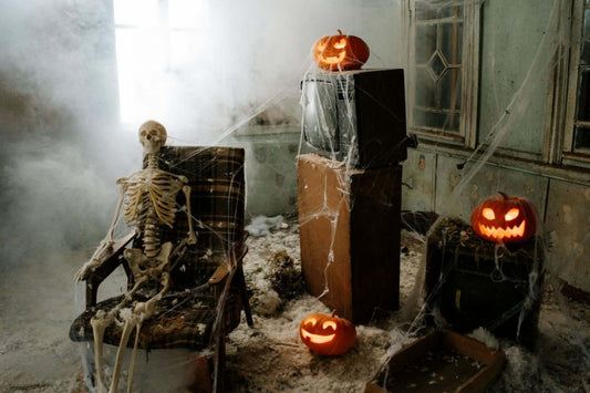 Photo by cottonbro studio: https://www.pexels.com/photo/halloween-decorated-room-5435182/ 